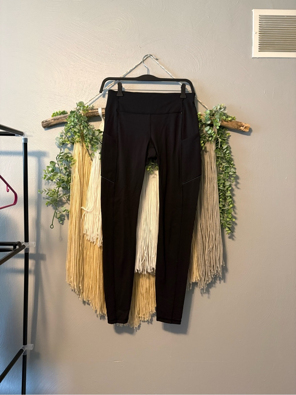 Lululemon Black High-Rise Performance Leggings with Side Pockets *No pilling*